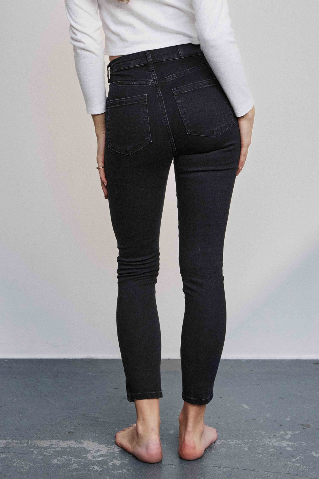 NUSIDNEY CROPPED BLACK  - Pirate Black