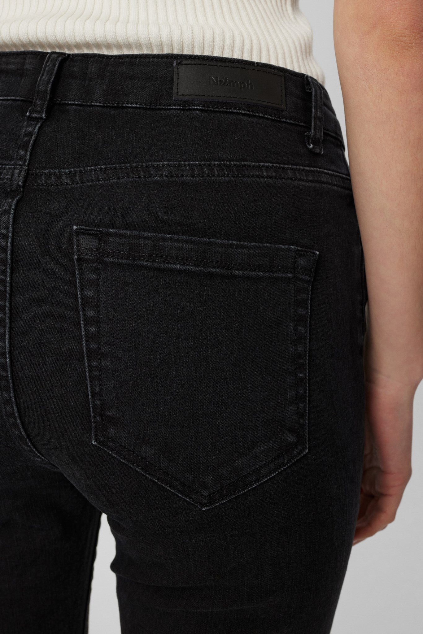 NUSIDNEY CROPPED BLACK  - Pirate Black