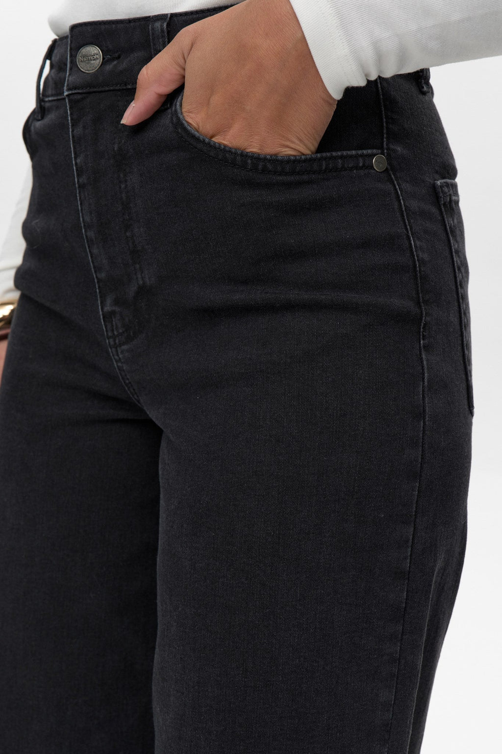 NUPARIS CROPPED BLACK - Caviar