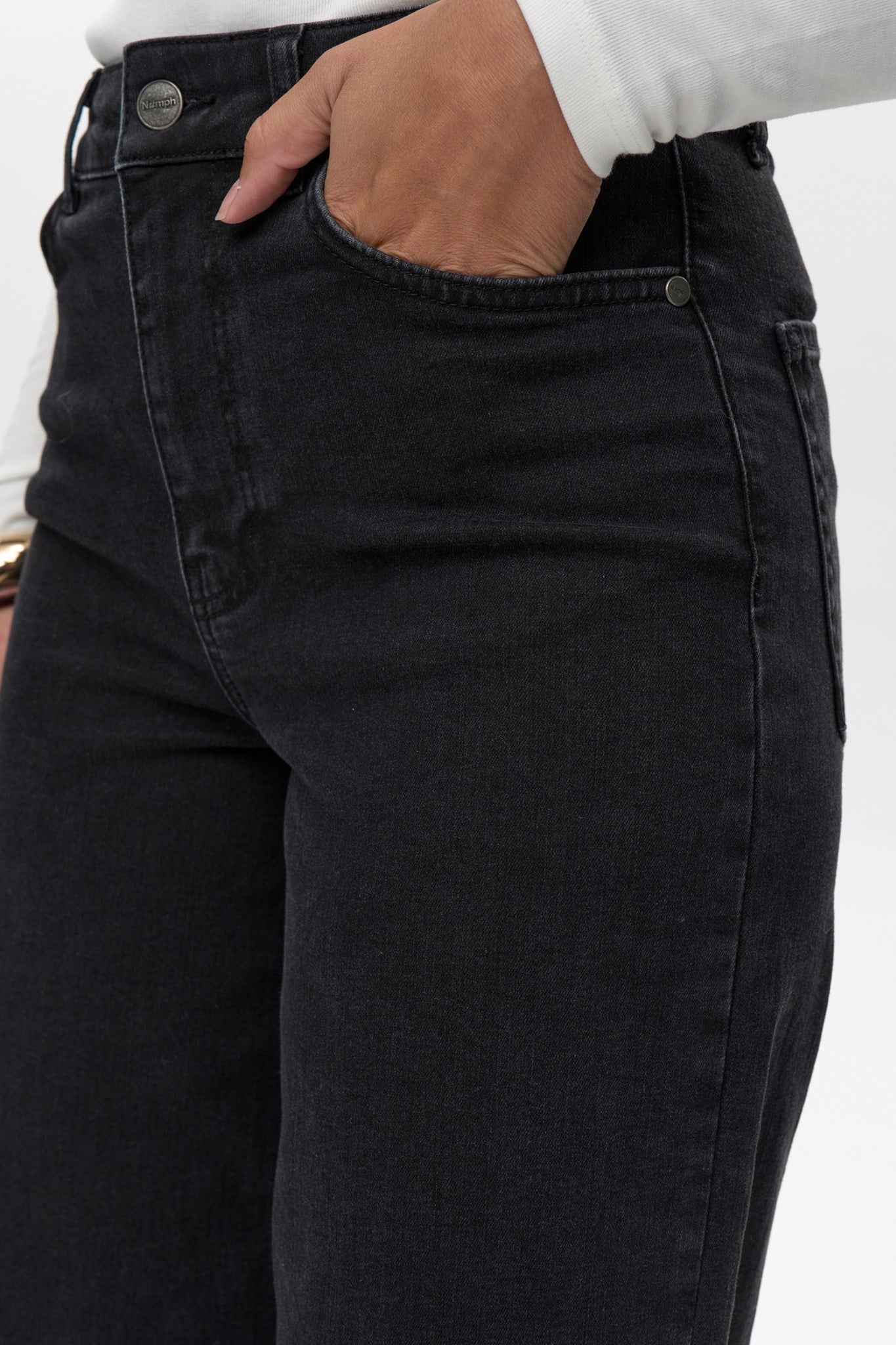 NUPARIS CROPPED BLACK - Caviar